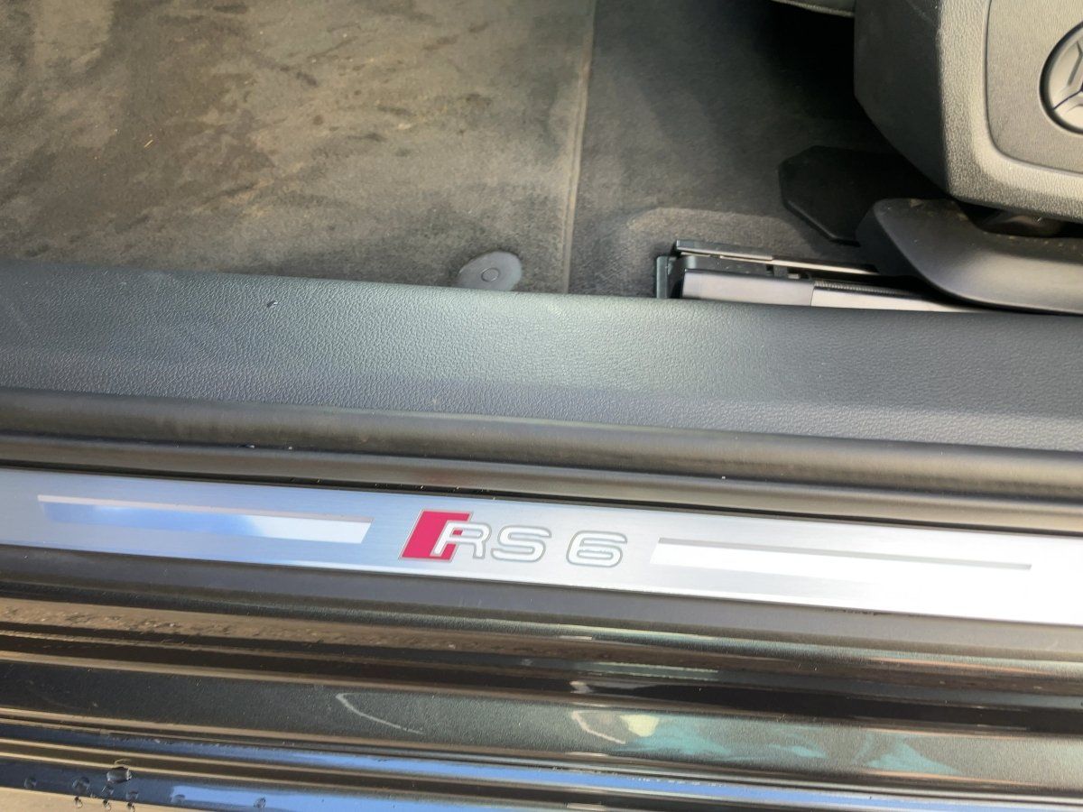 Audi RS 6 Avant 4.0 TFSI MATRIX+AHK+PANO+SHZ+VIRT