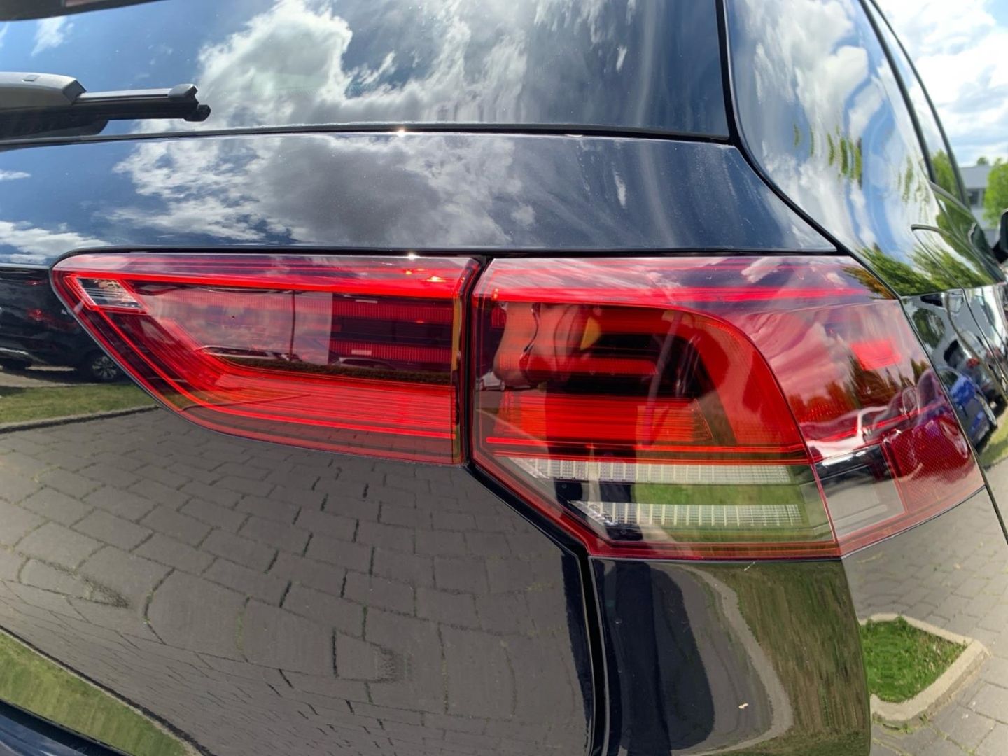 Volkswagen Golf 8 VIII Move 2.0 TDI - Samsaru's Car Outlet