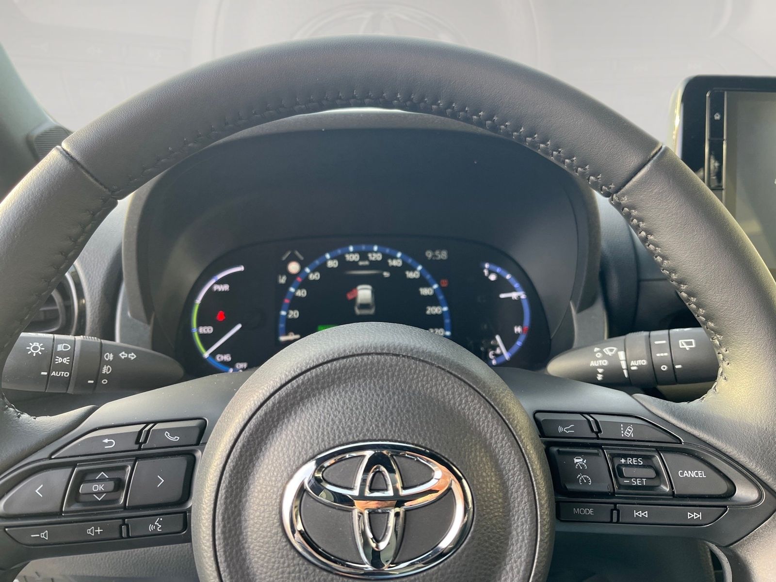 Toyota Yaris Cross 1.5 Hybrid Team D Winter Safety