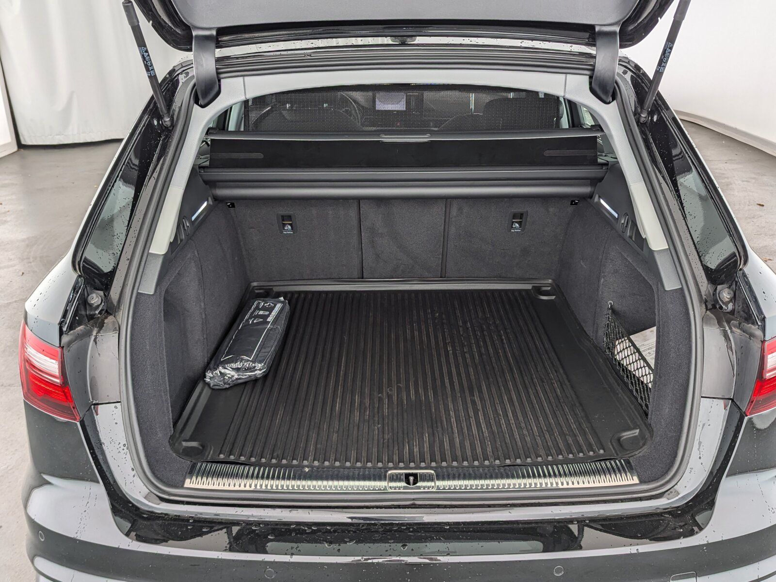 Audi A4 35 2.0 TFSI Avant advanced - Samsaru's Car Outlet