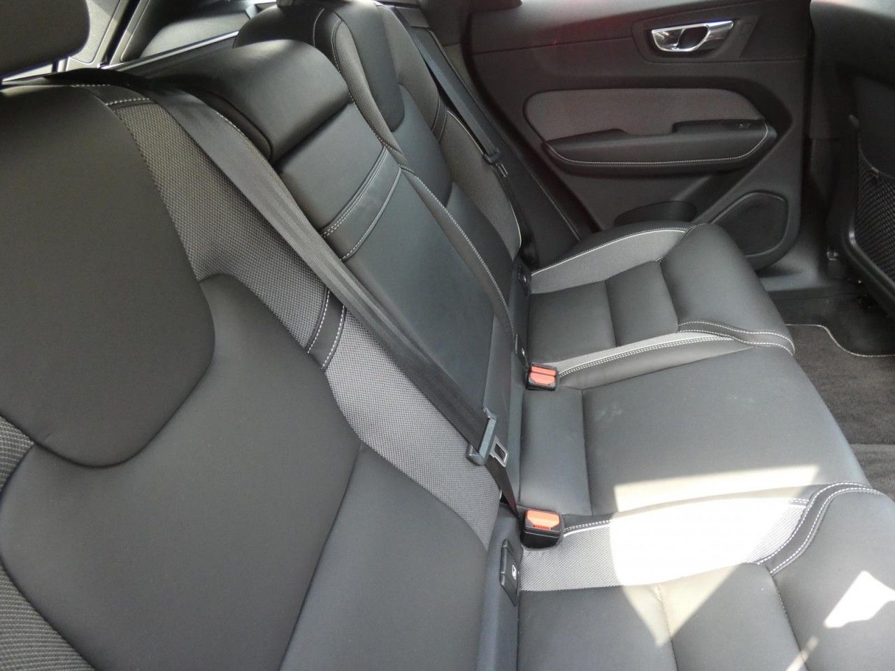 Volvo XC60 B5 (Benzin) AWD R-Design (EURO 6d) Klima