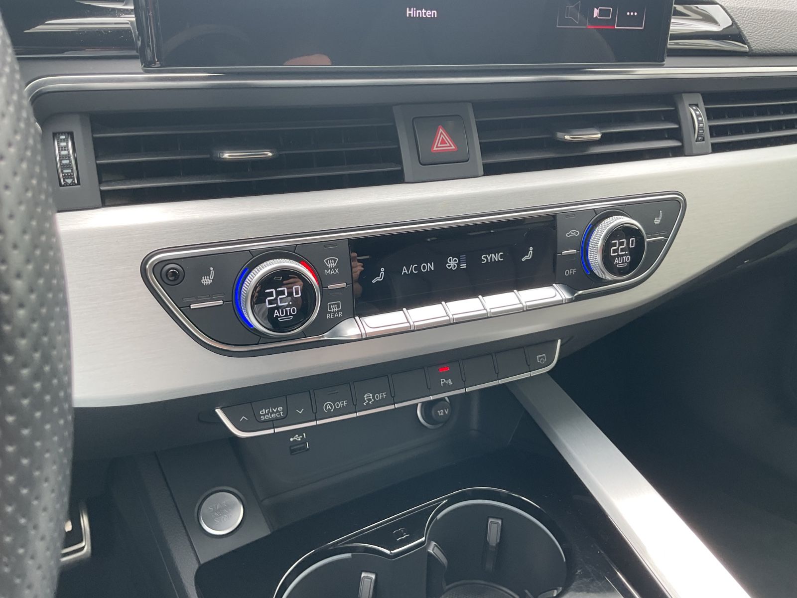 Audi A4 Av.40 TFSI quattro S line - Samsaru's Car Outlet