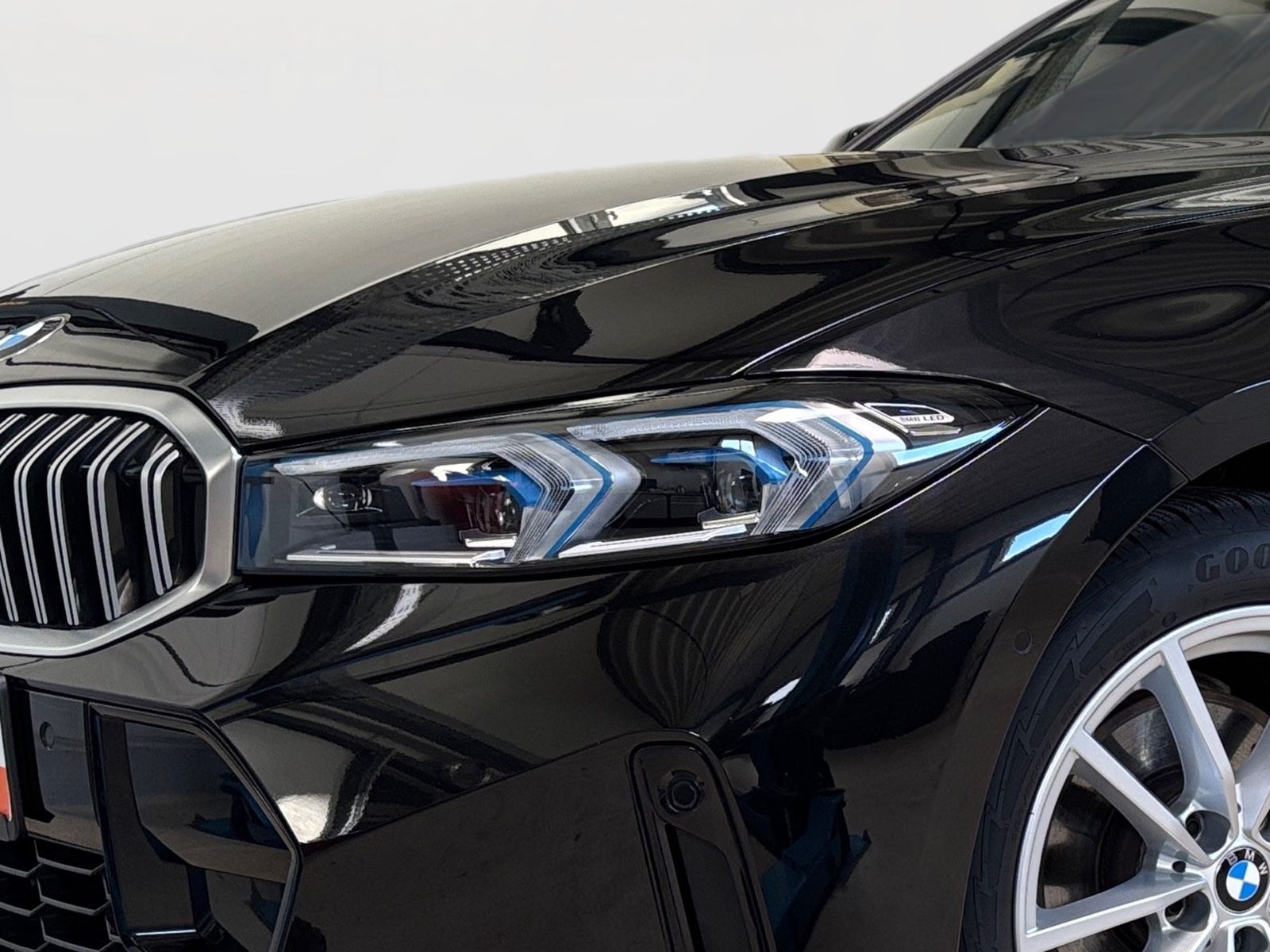 BMW 320i Touring M Sport -AHK/Pano/HeadUp/Innovation
