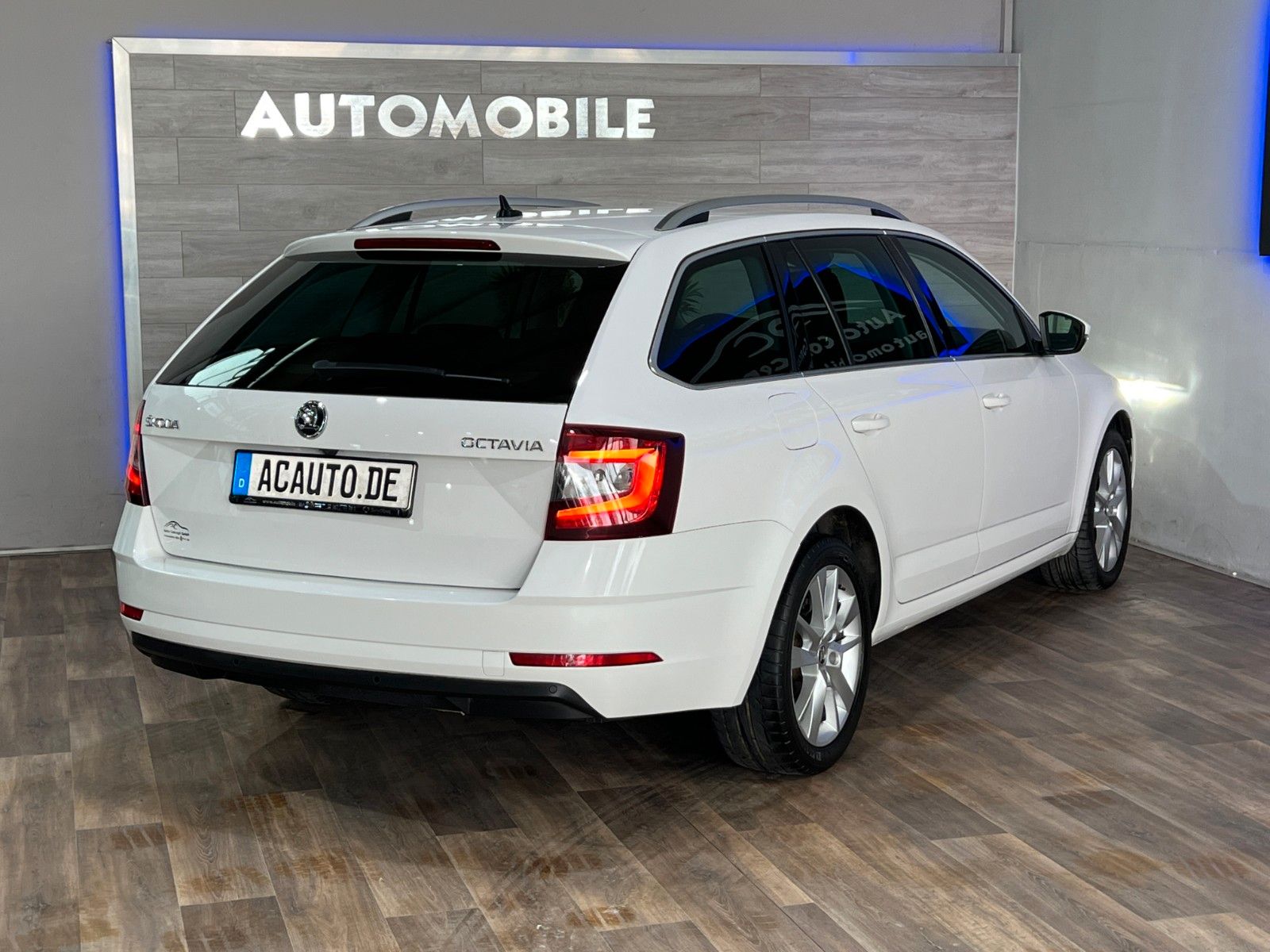 Skoda Octavia Combi Premium Edition - Samsaru's Car Outlet