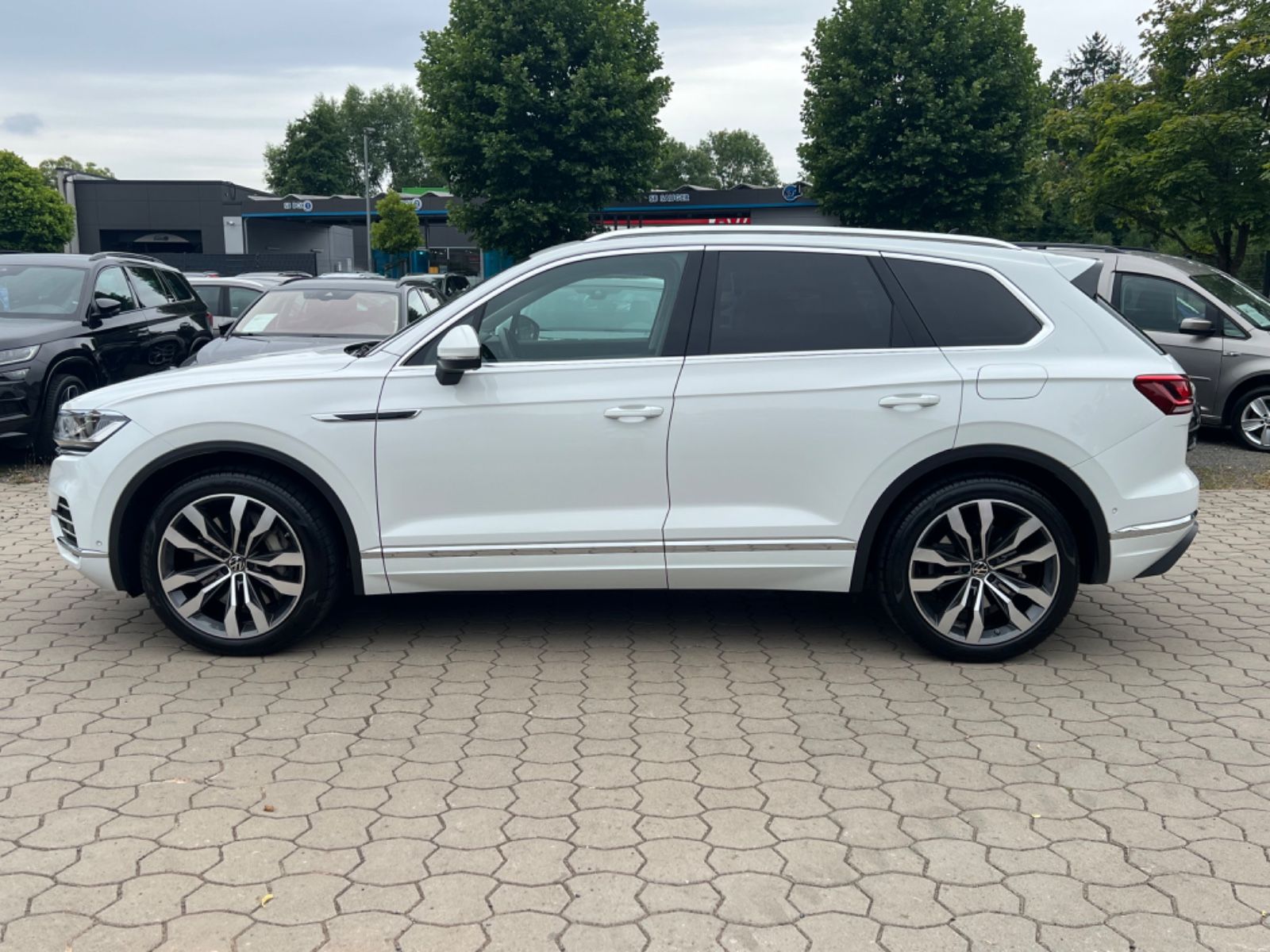 Volkswagen Touareg 4M eHybrid - Samsaru's Car Outlet