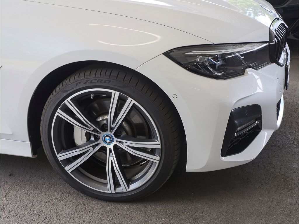 BMW 330 M Sport EU6d e xDrive Touring - Samsaru's Car Outlet