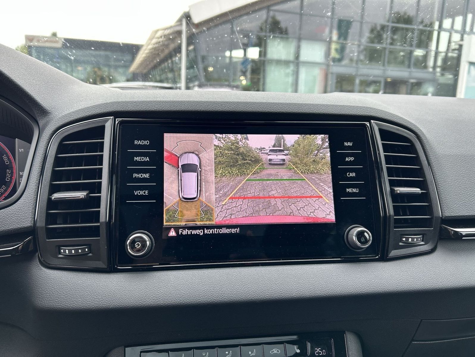 Skoda Karoq 2.0 TSI Sportline Pano Matrix ACC AHK LED