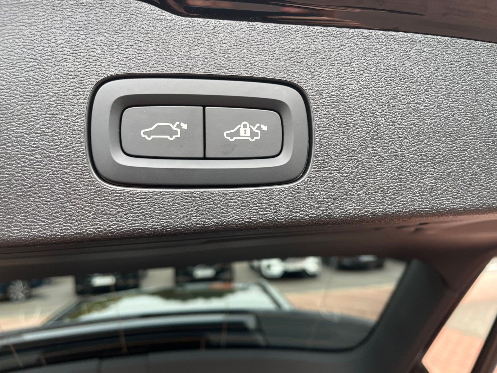 Volvo V60 T6 AWD Plug-in Hybrid Plus Dark Auto