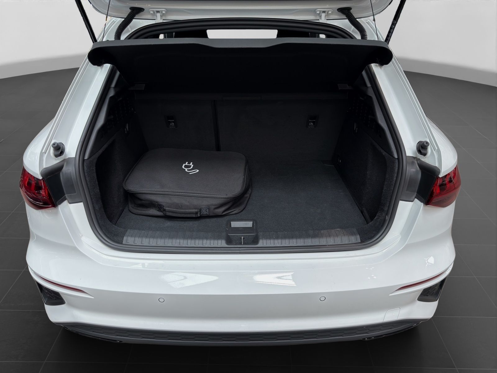 Audi A3 Sportback 45 TFSIe S LINE LED SITZHZ GJR LM17