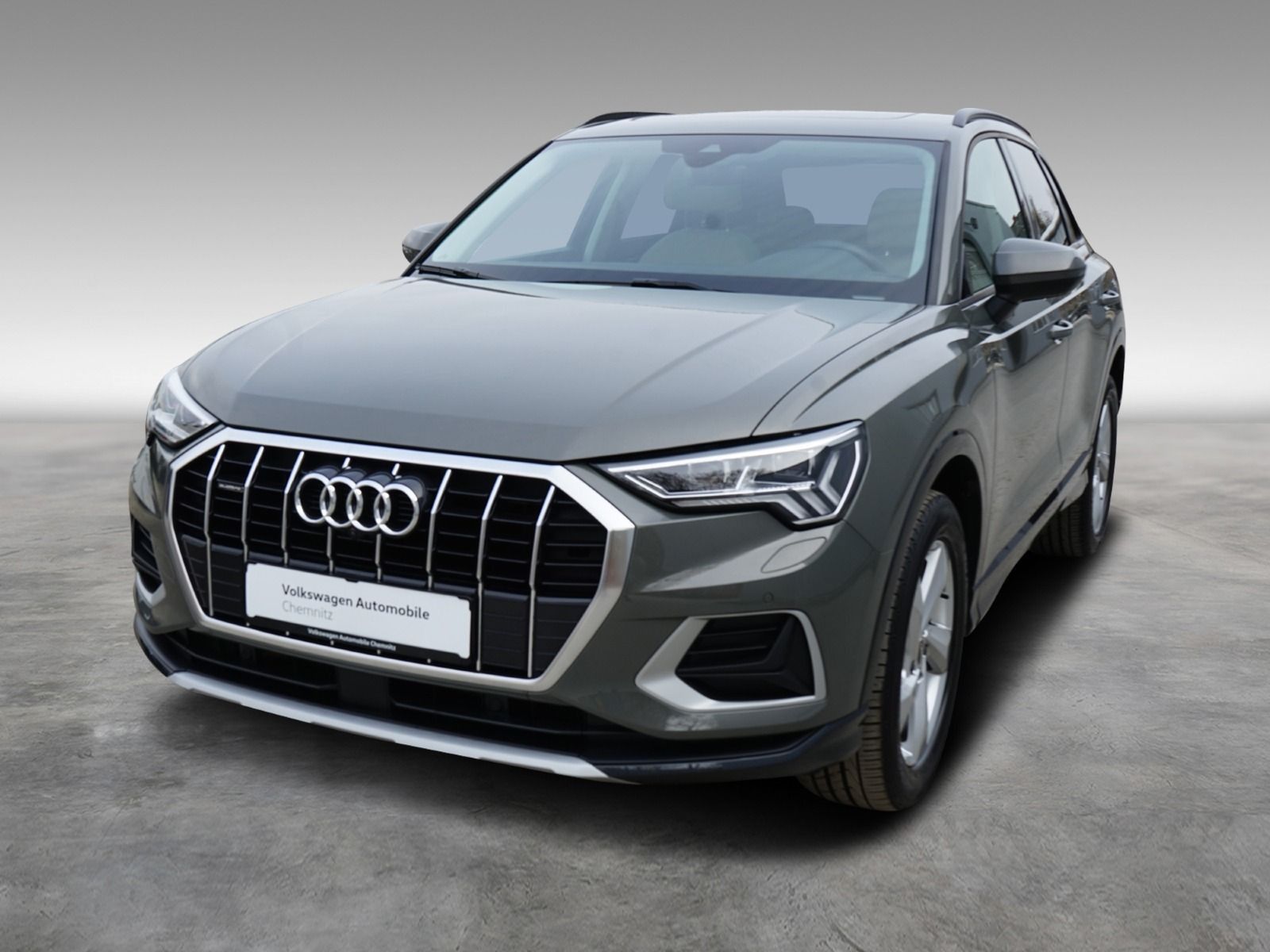 Audi Q3 45 TFSI quattro advanced - Samsaru's Car Outlet