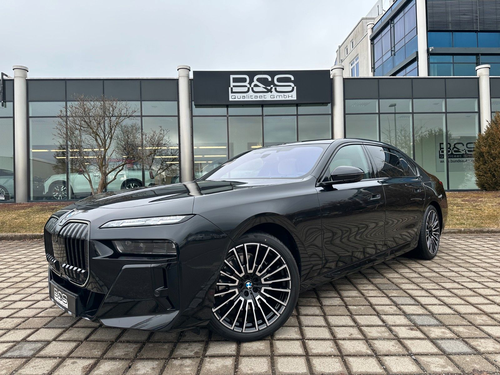 BMW 740d xDrive M Sport TV,Aut.Tür,SkyL,B&W,Luft