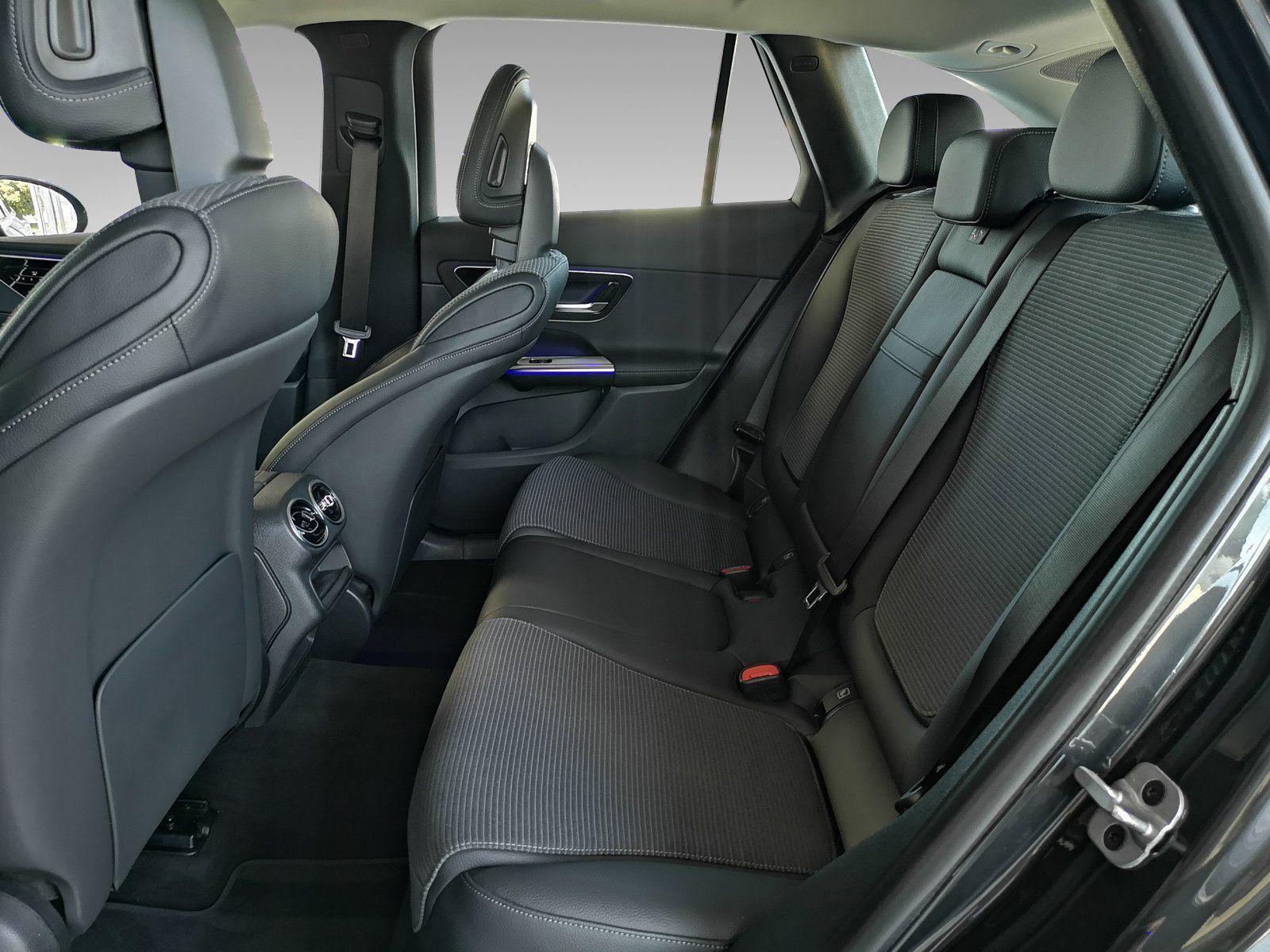 Mercedes-Benz GLC 200 4M Avantgarde Plus - Samsaru's Car Outlet