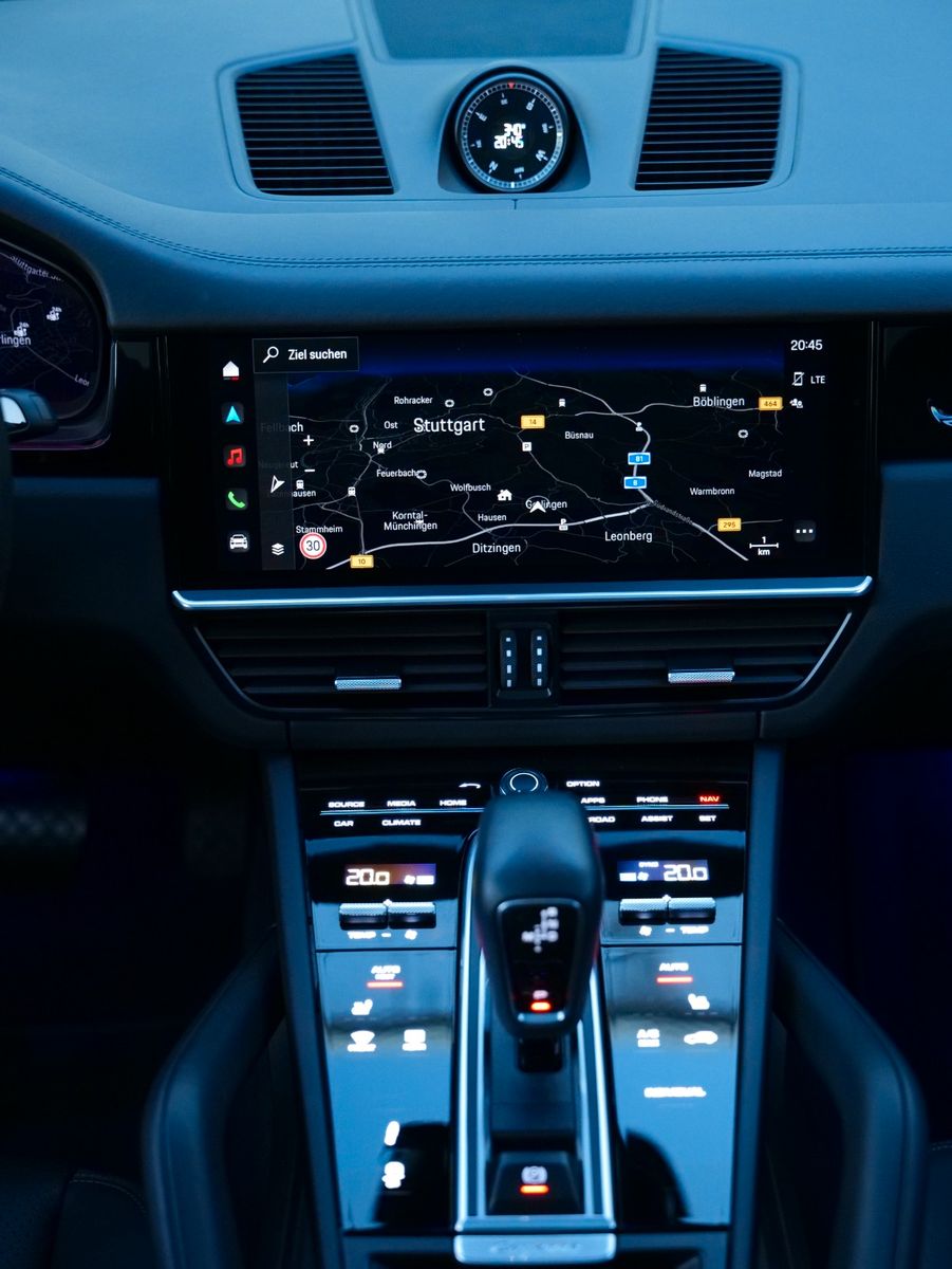 Porsche Cayenne Coupe E-Hybrid Platinum Edi SPORT DESIGN