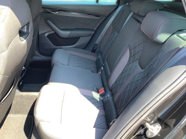 Skoda OCTAVIA COMBI TDI DSG RS - Samsaru's Car Outlet