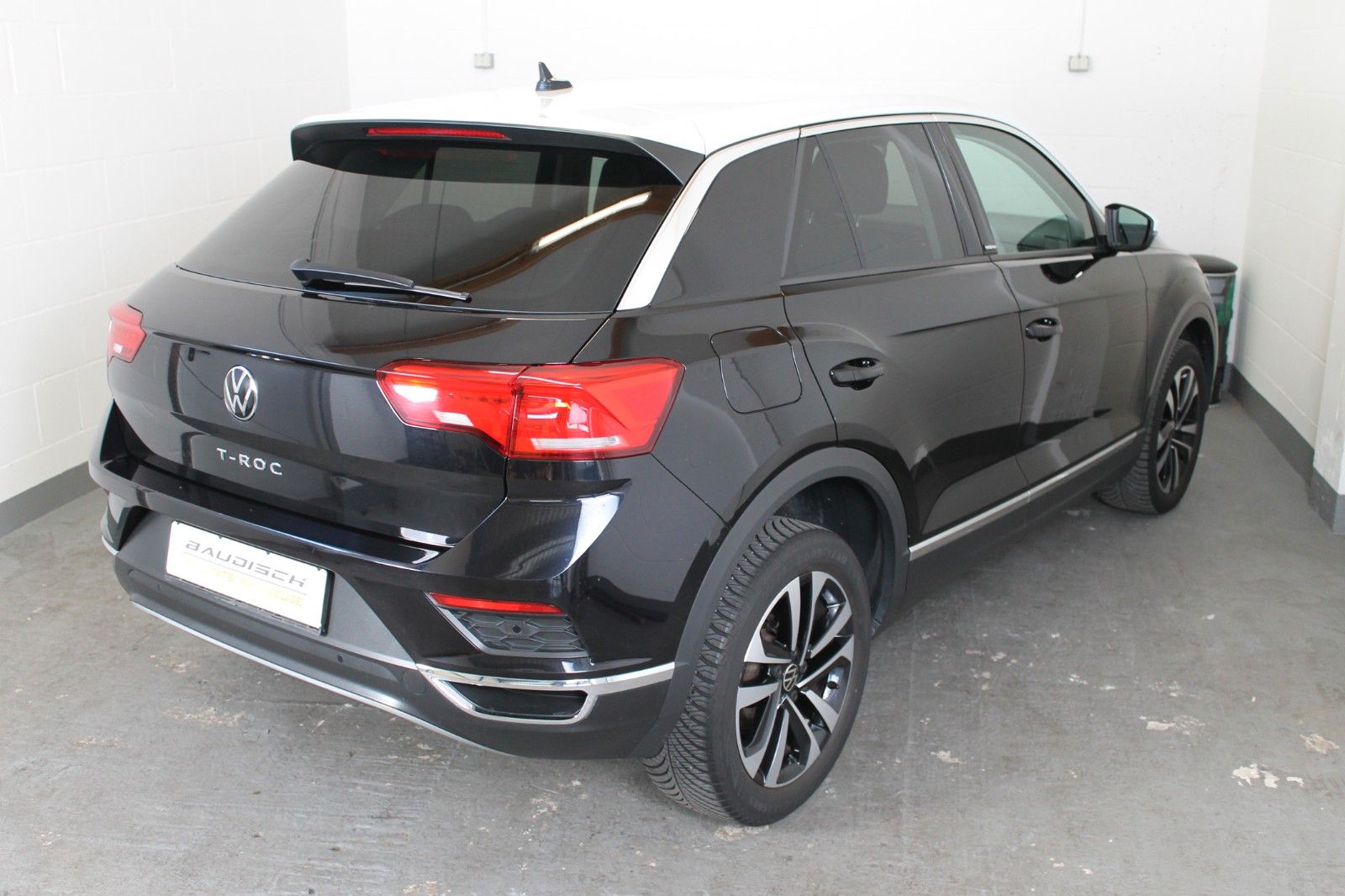 Volkswagen T-Roc United - Samsaru's Car Outlet