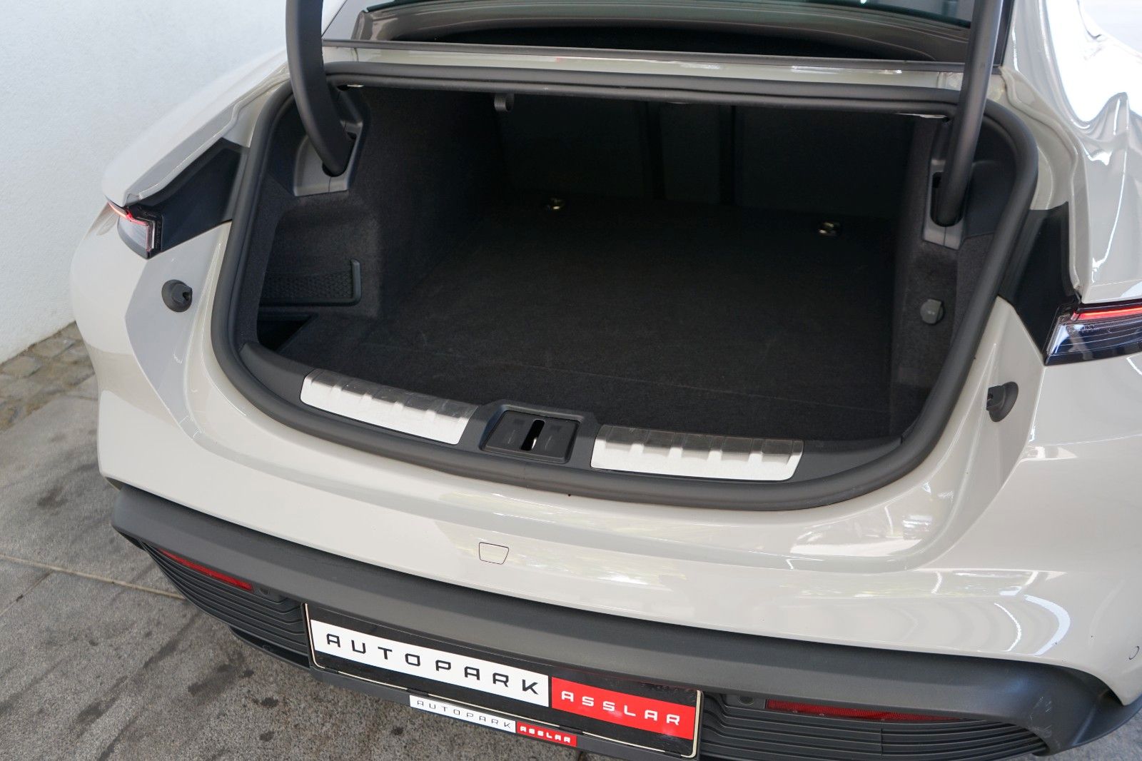 Porsche Taycan 4 S*KREIDE/PANO/CHRONO/3xDISPLAY/MEGA !!