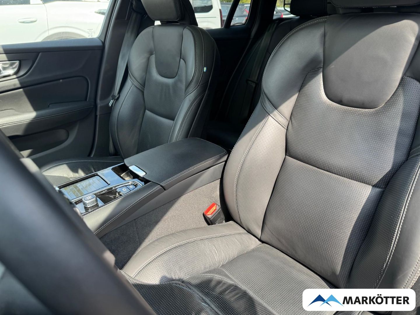 Volvo V60 T8 Recharge AWD Ultimate Dark 360CAM/AHK/ACC