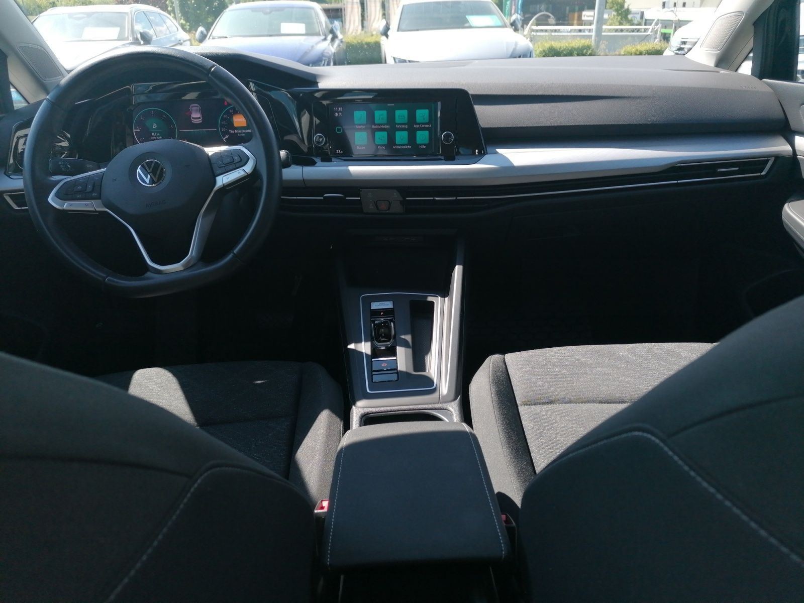Volkswagen Golf VIII 2.0TDI Life DSG - Samsaru's Car Outlet