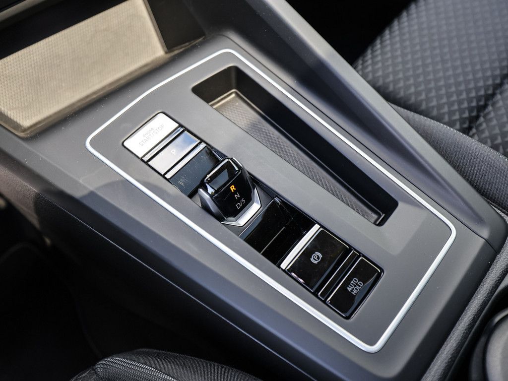 Volkswagen Golf VIII ACTIVE 2.0 l DSG - Samsaru's Car Outlet