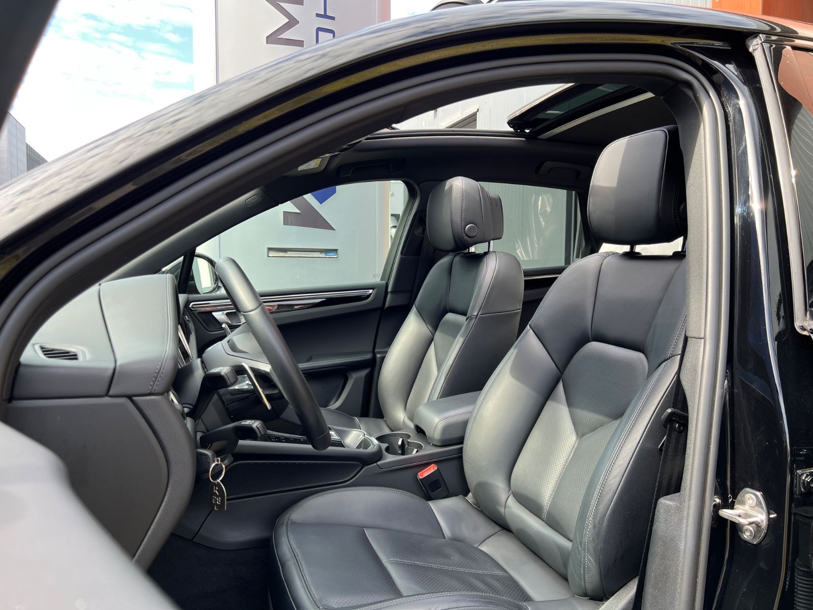 Porsche Macan S - Samsaru's Car Outlet