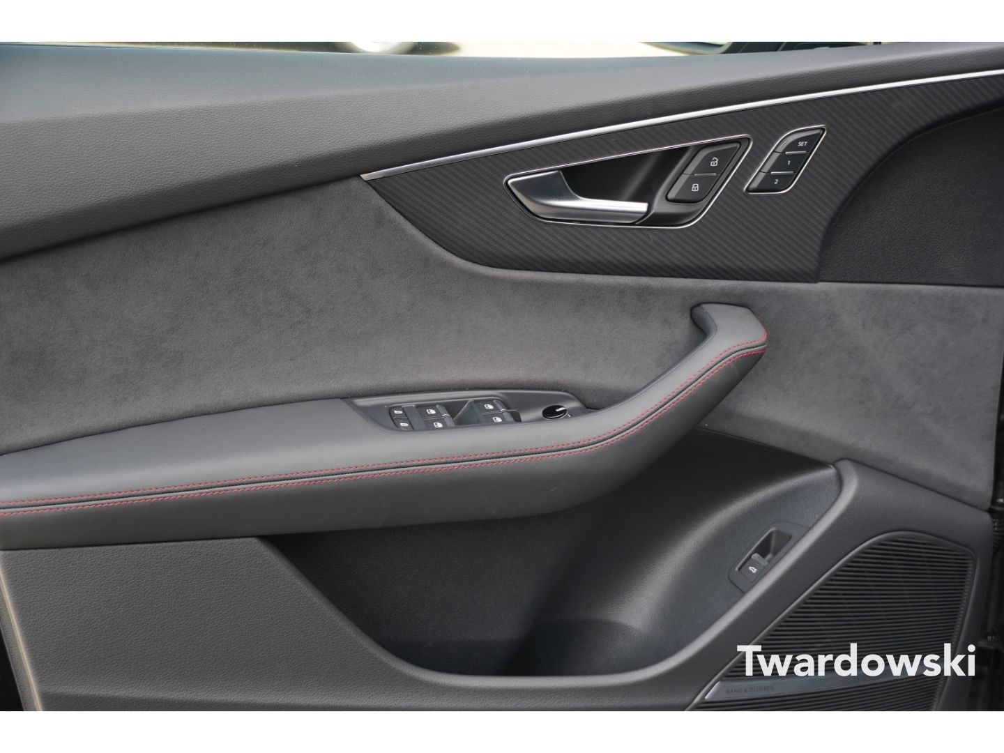 Audi Q8 50 TDI S line Pano HUD Matrix 23''B&O AHK 360