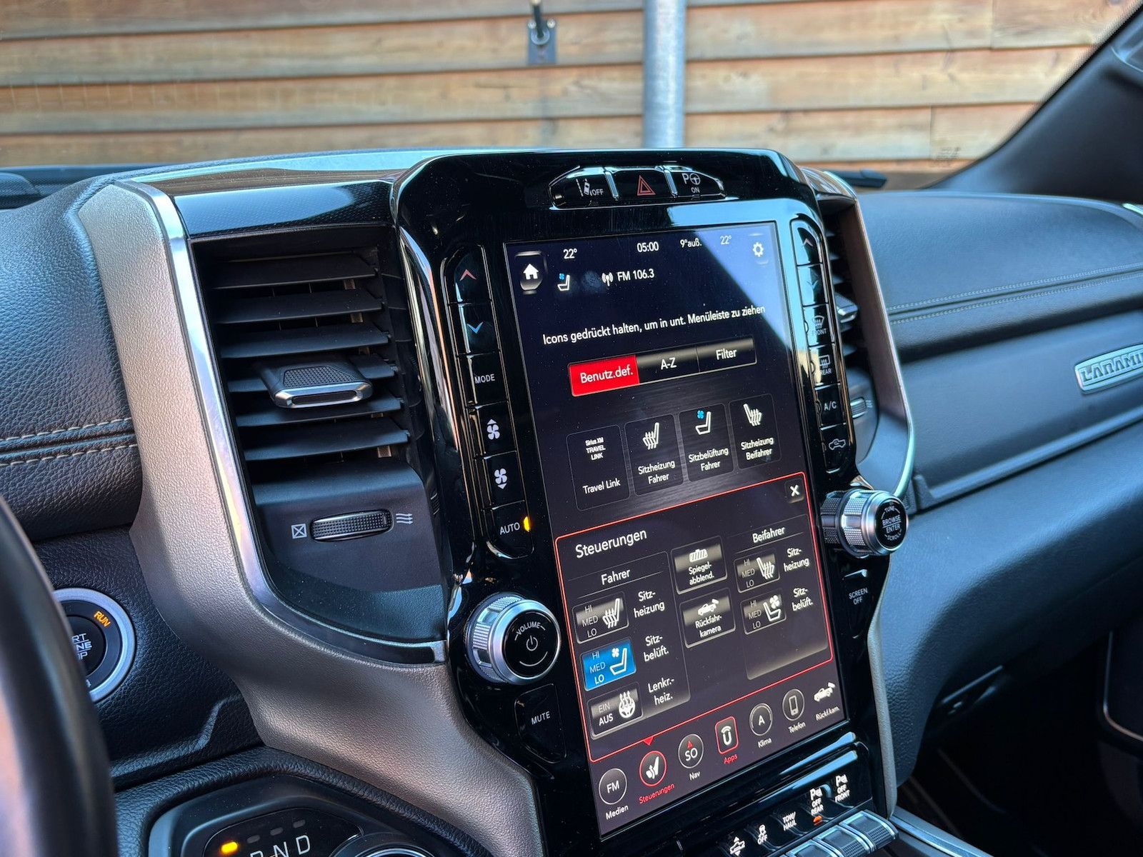 Dodge RAM 1500 Laramie 5.7L 12Zoll Display 4x4 AHK