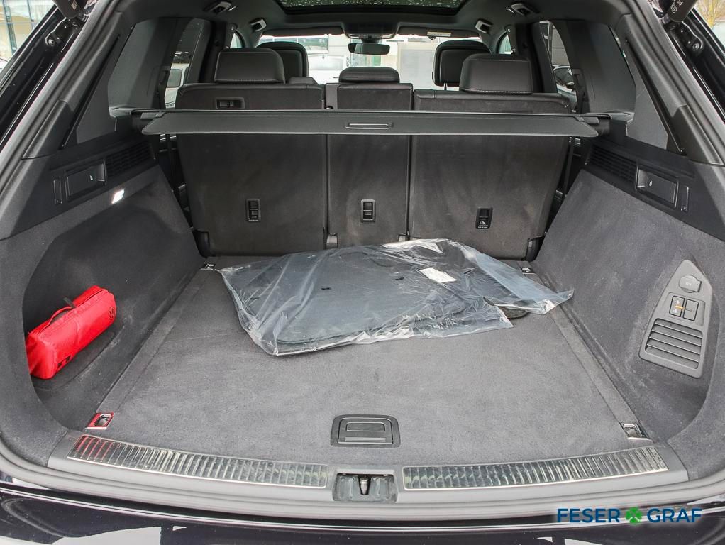 Volkswagen Touareg 3.0 TDI 4M R-Line Black - Samsaru's Car Outlet