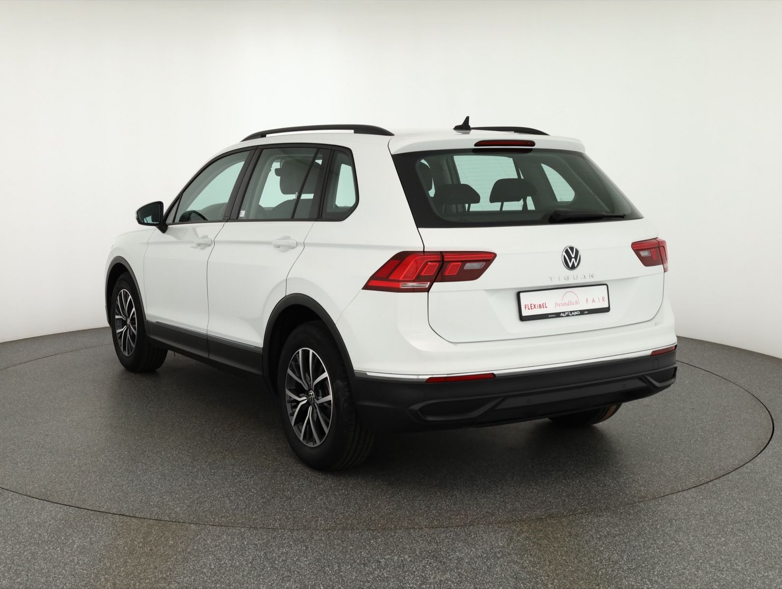 Volkswagen Tiguan 1.5 TSI Life - Samsaru's Car Outlet