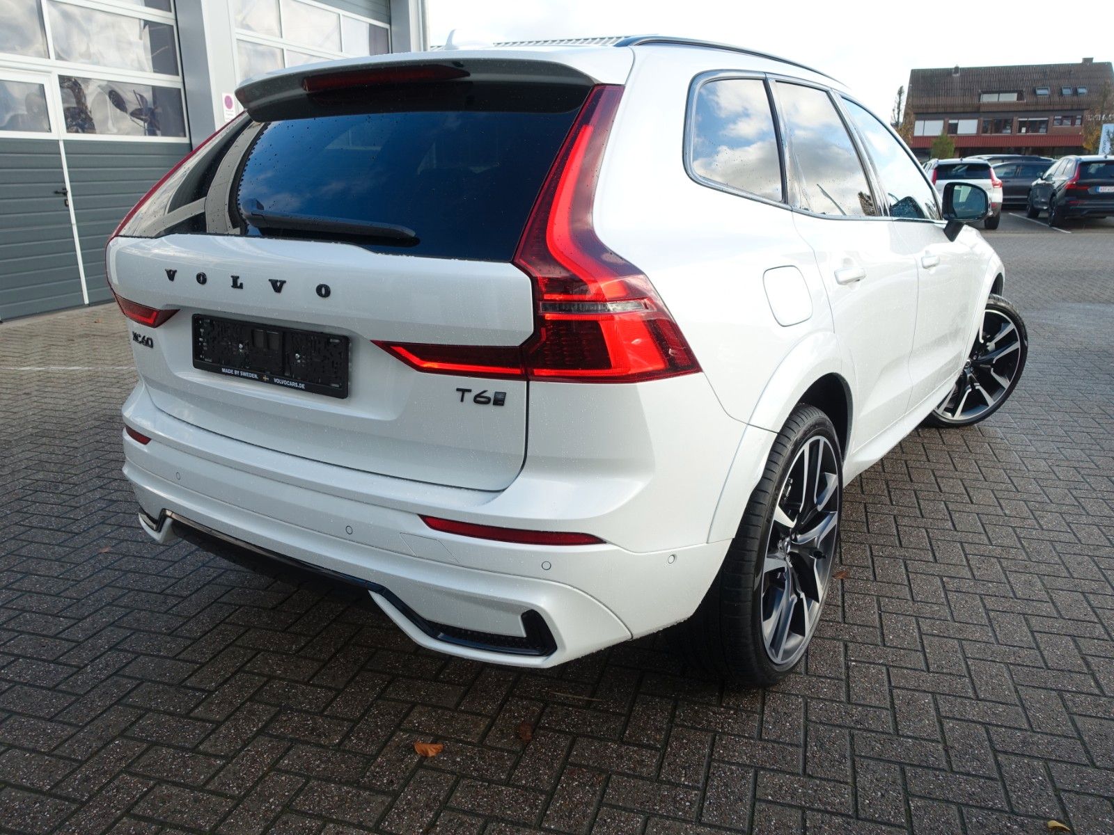 Volvo XC60 T6 Black Edition Plus Dark 360°/AHK/22"