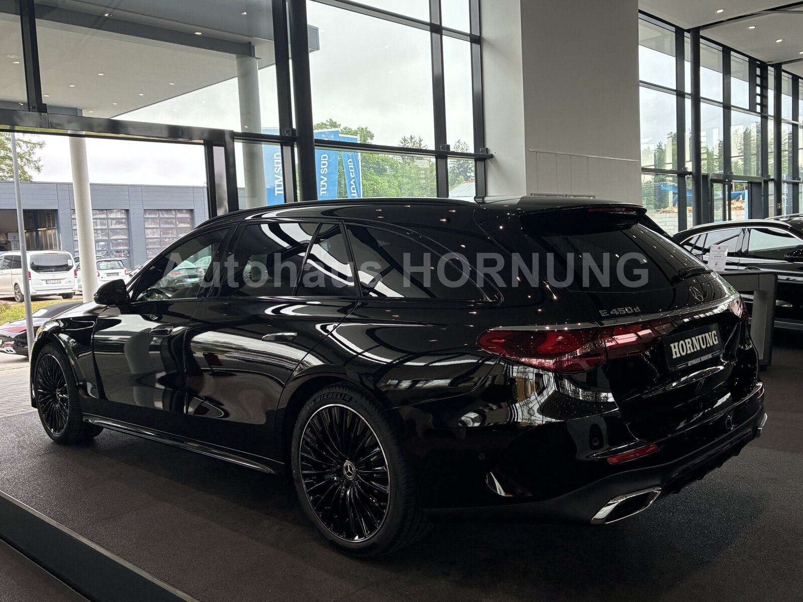 Mercedes-Benz E 450 d 4M T AMG NIGHT STHZG HUP PANOSD AHK DIGI