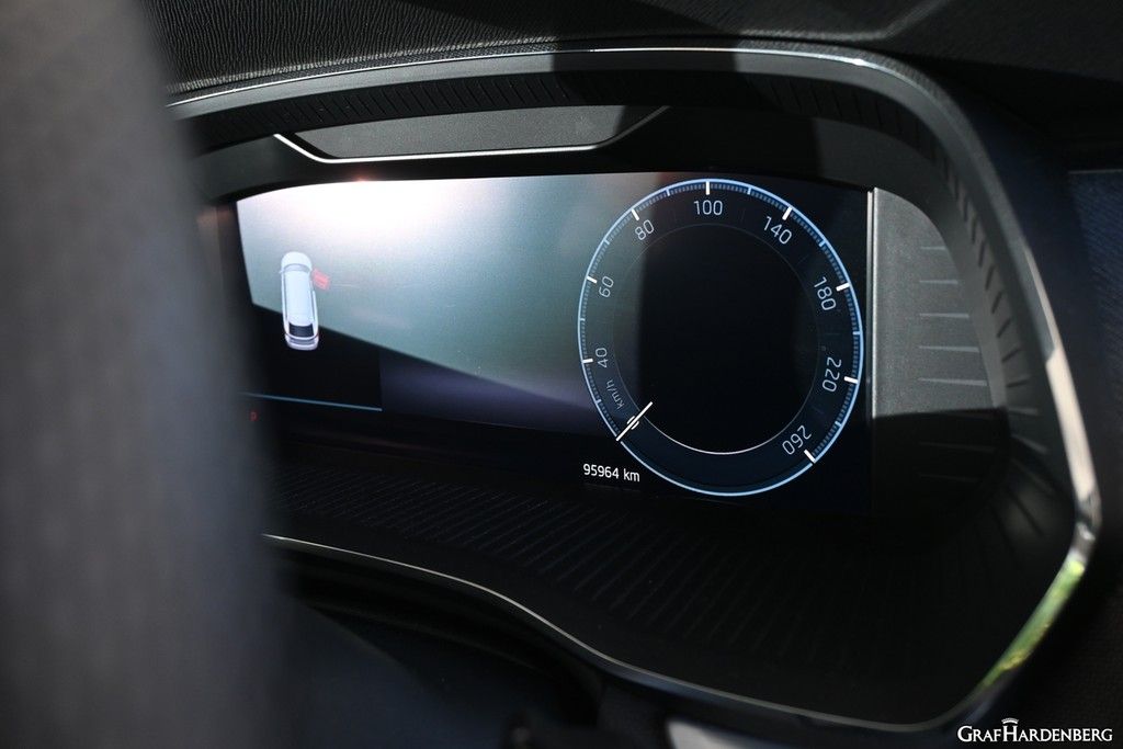 Skoda Octavia Combi 2.0 TDI DSG Style - Samsaru's Car Outlet