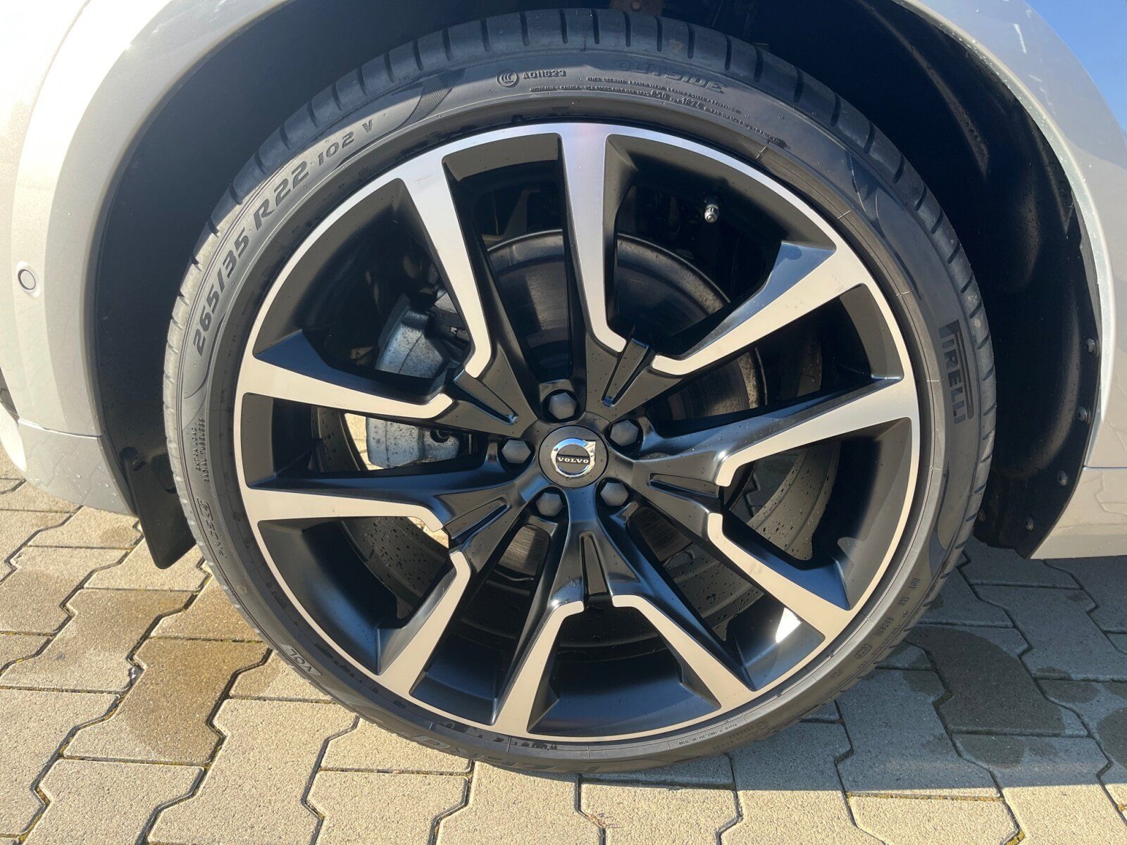 Volvo XC60 B5 AWD Ultimate Dark SHD+AHK+NAVI+360°K