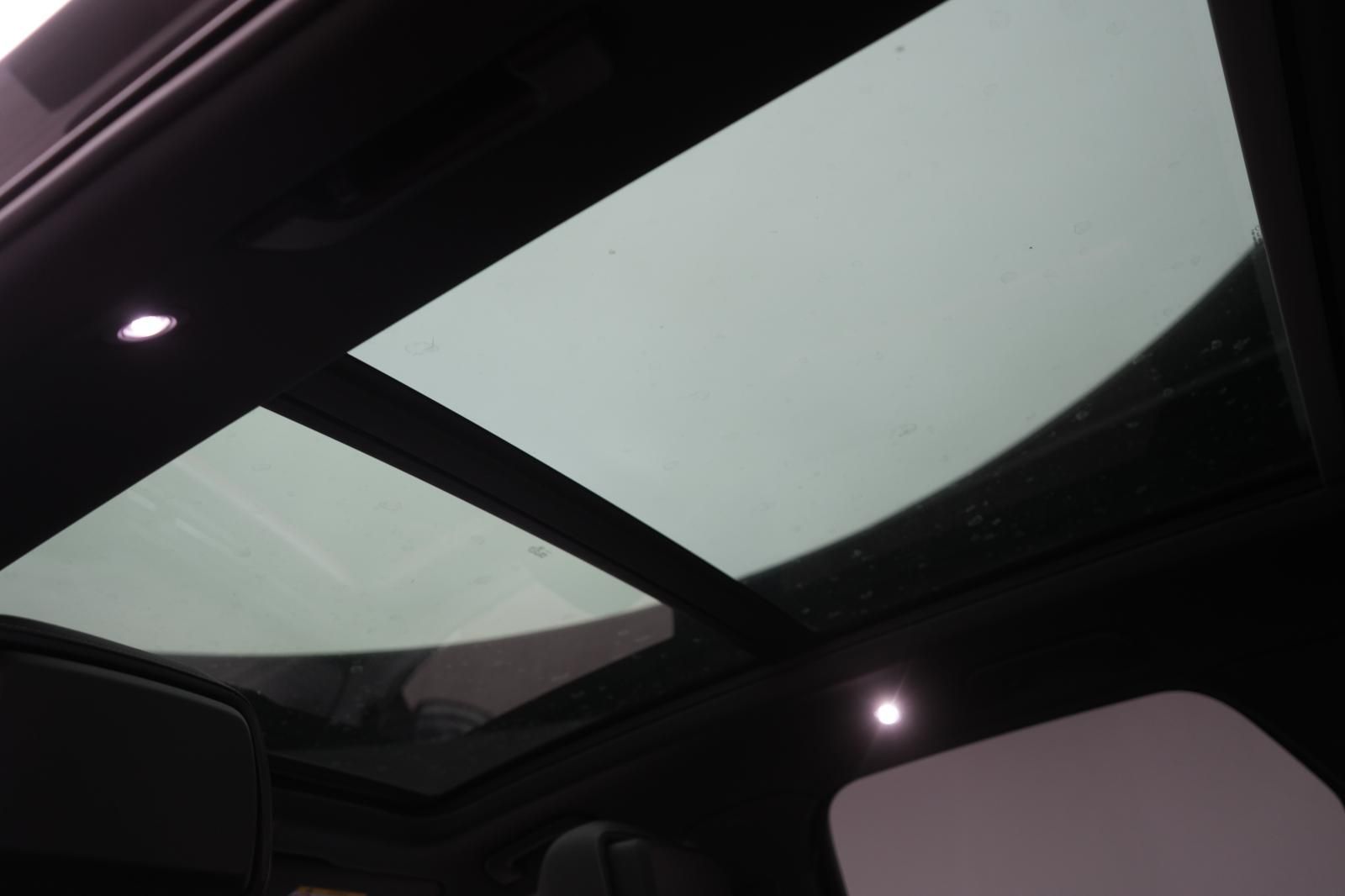 Volkswagen Touareg 3.0 V6 TDI 4Motion R line - Samsaru's Car Outlet