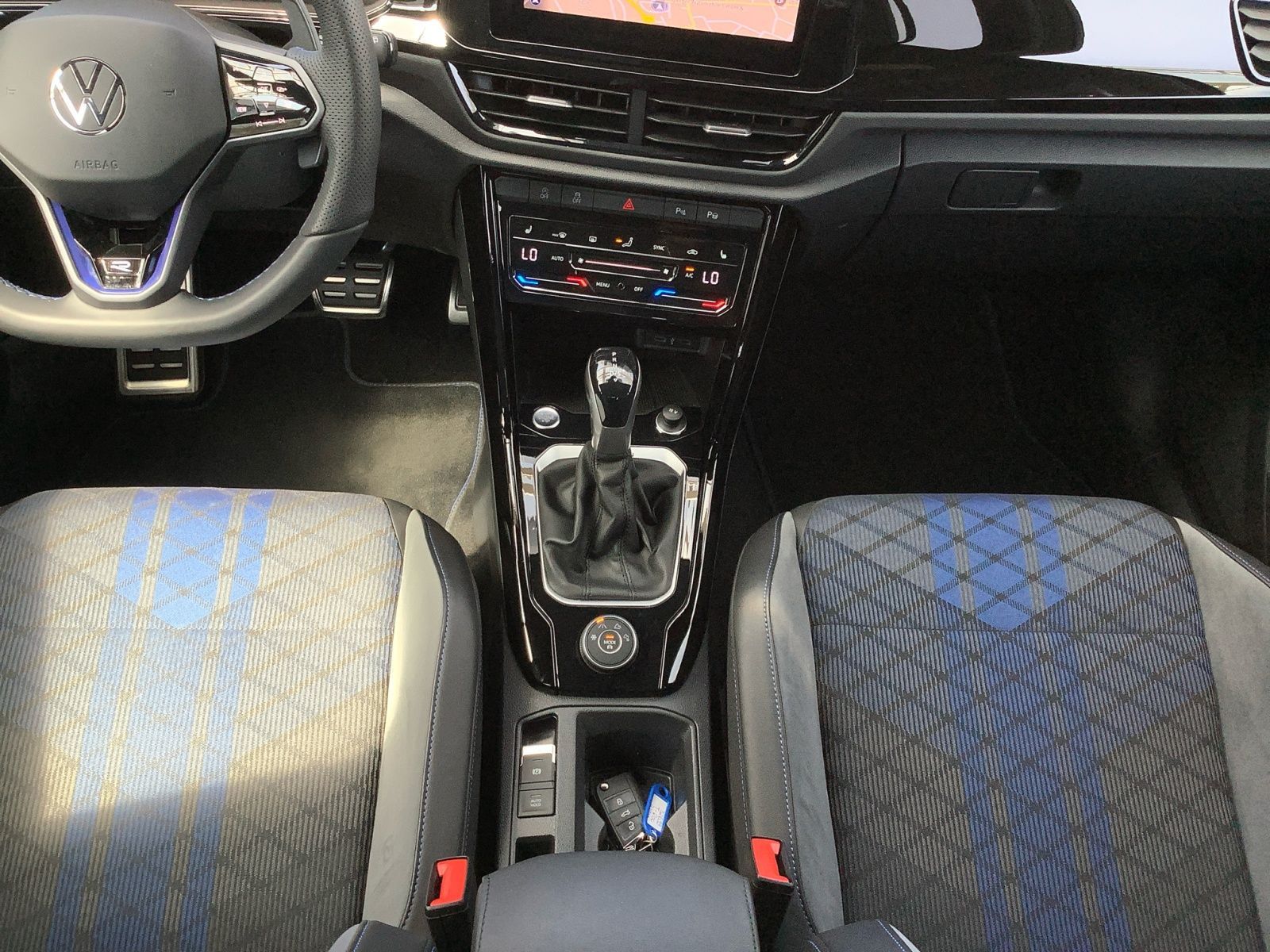 Volkswagen T-Roc 2.0 TSI DSG R 4M - Samsaru's Car Outlet
