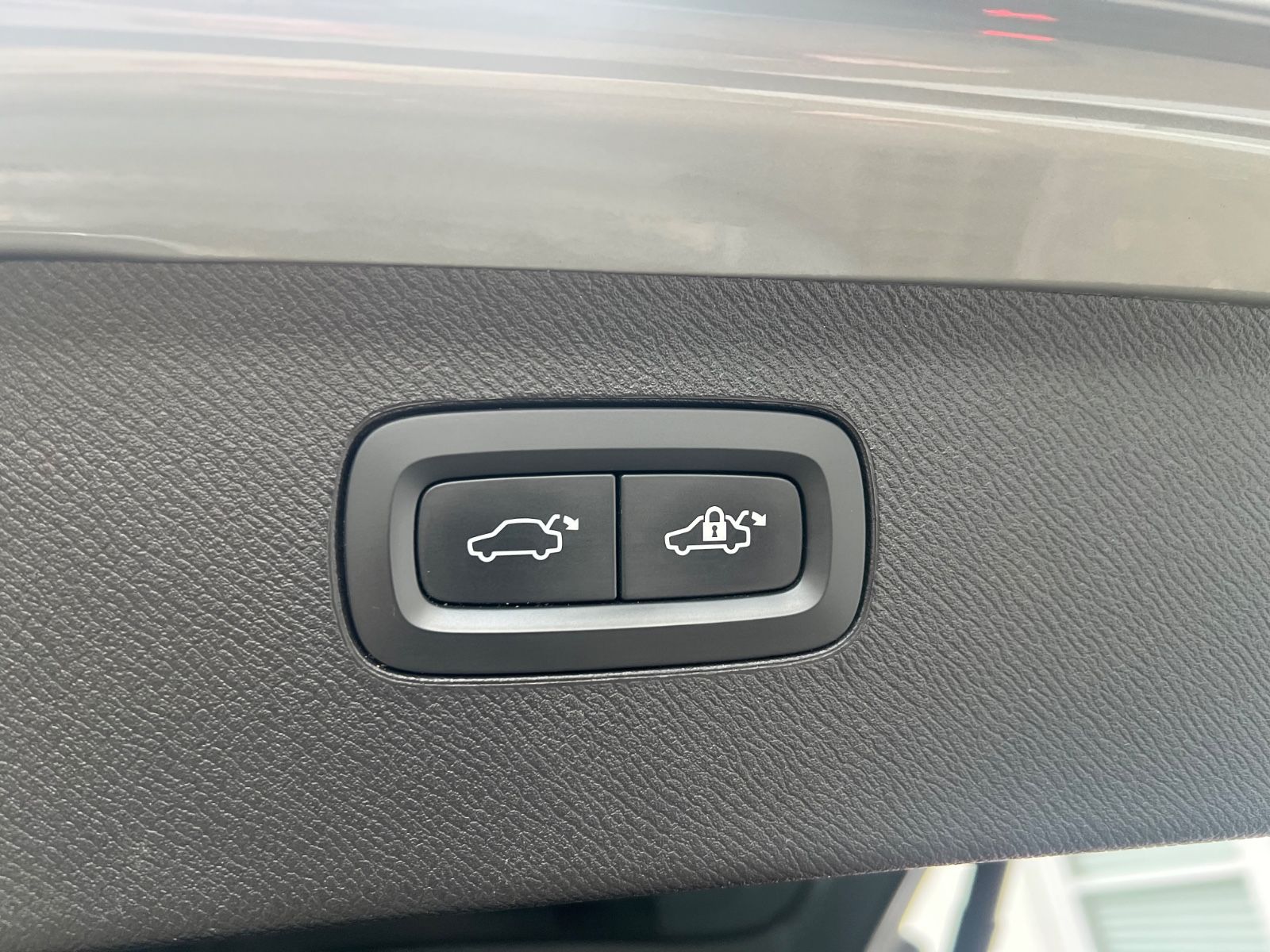 Volvo XC90 Recharge T8 AWD Plus Dark Autom. GARANTIE