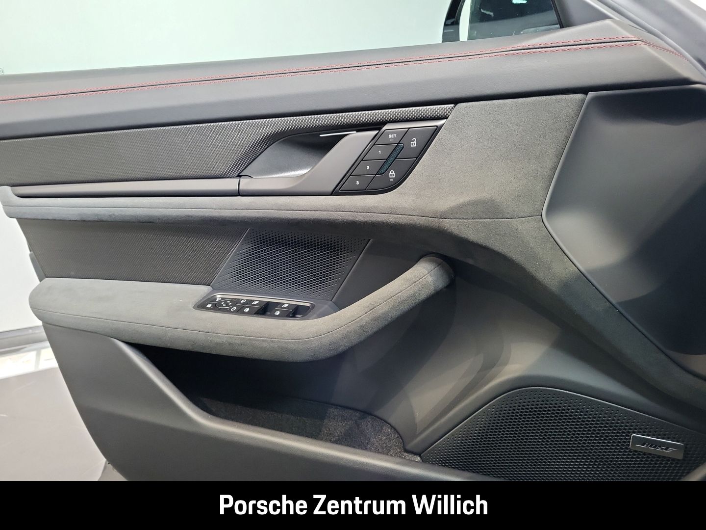 Porsche Taycan GTS HA-Lenkung Active-Ride Head-Up