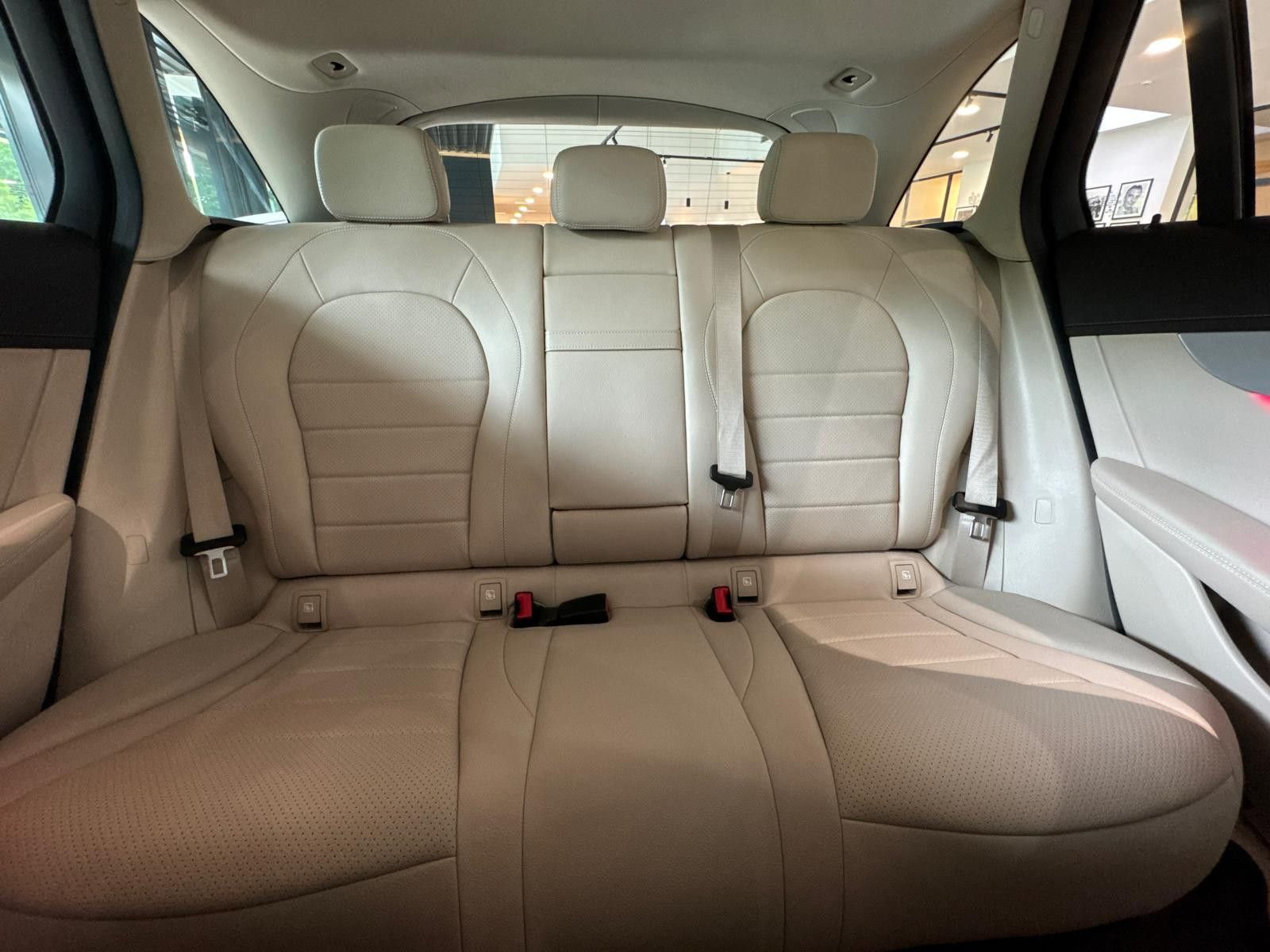 Mercedes-Benz GLC 300 e 4M - Samsaru's Car Outlet