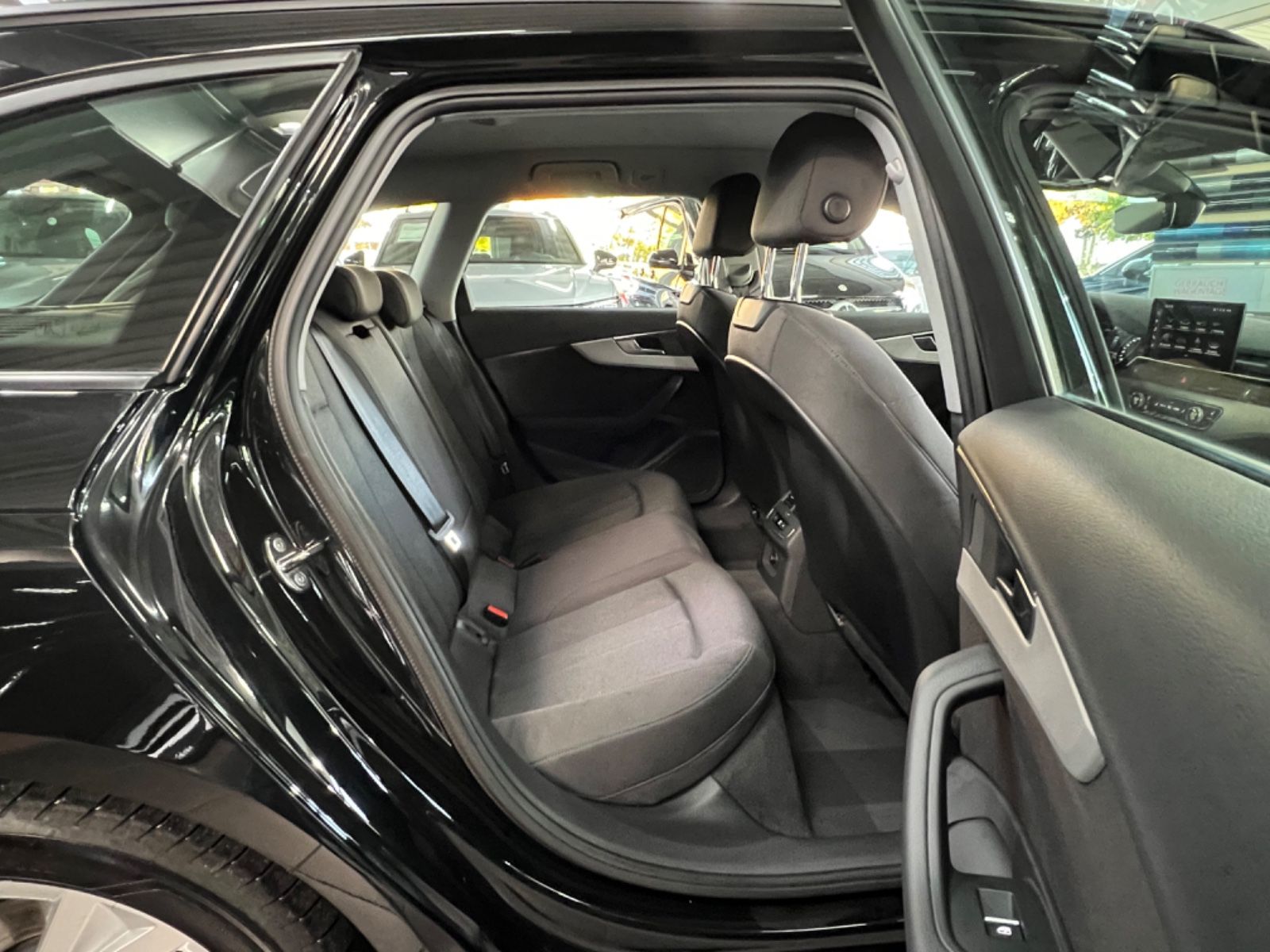 Audi A4 Avant 35 TDI S line - Samsaru's Car Outlet