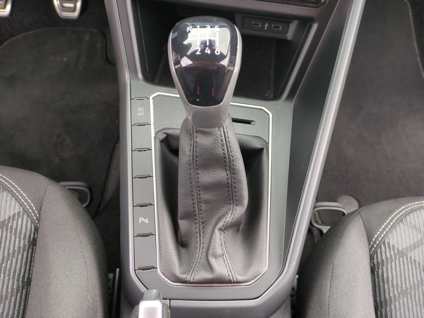 Volkswagen Taigo R-LINE 1.0TSI - Samsaru's Car Outlet