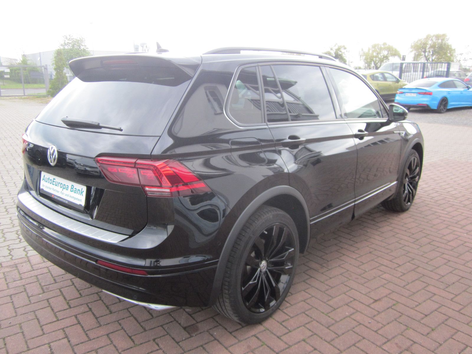 Volkswagen Tiguan 4M R-Line Black - Samsaru's Car Outlet