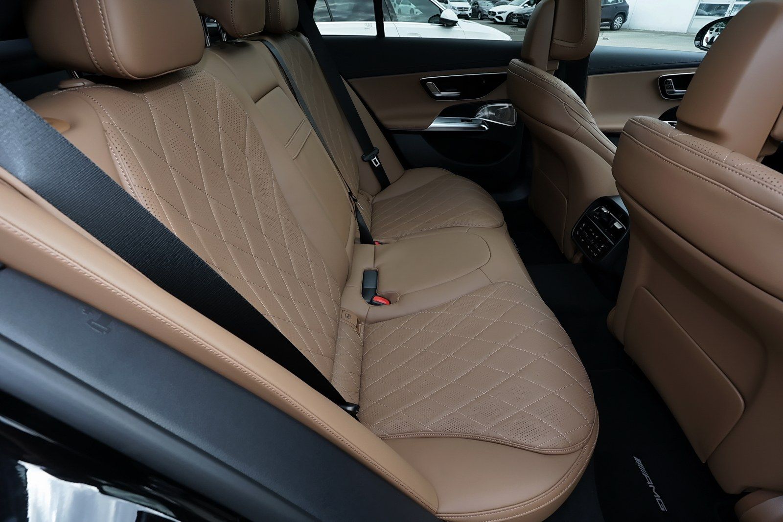 Mercedes-Benz E 450 d 4M T AMG MBUX+DIG-LED+360°+Pano+AHK+SHZ