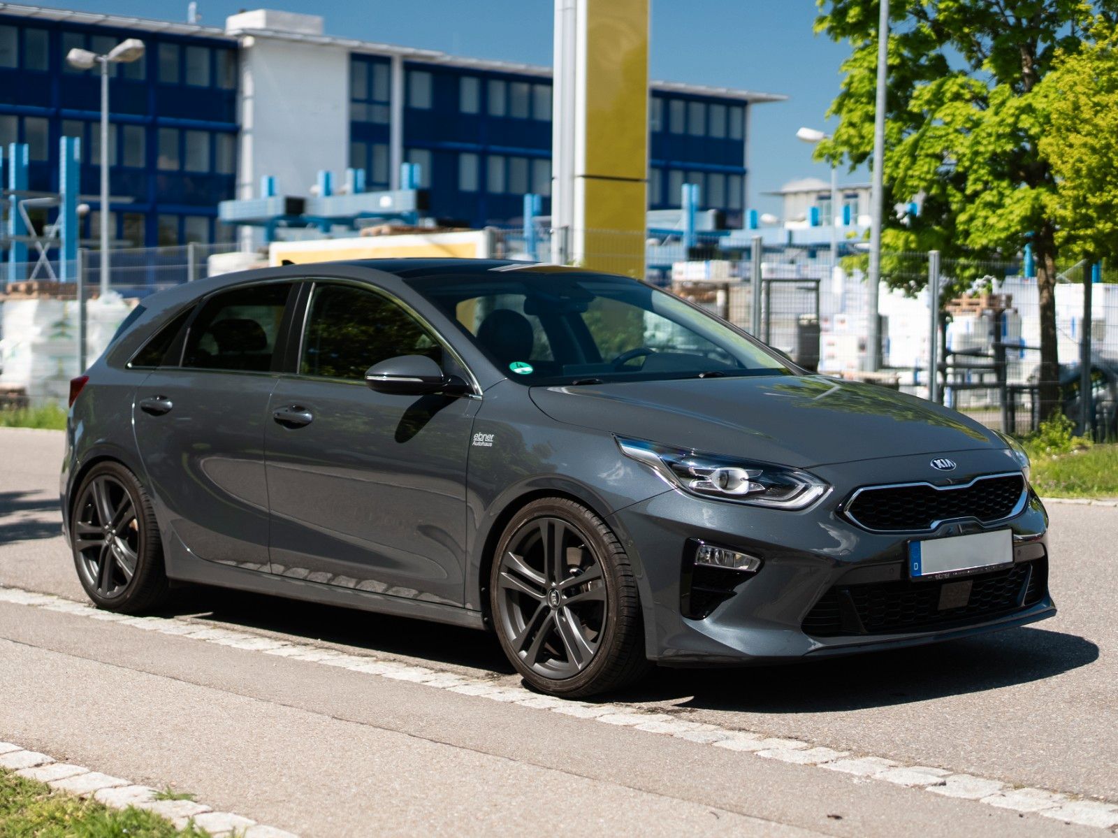 Kia Ceed Platinum Edition - Samsaru's Car Outlet