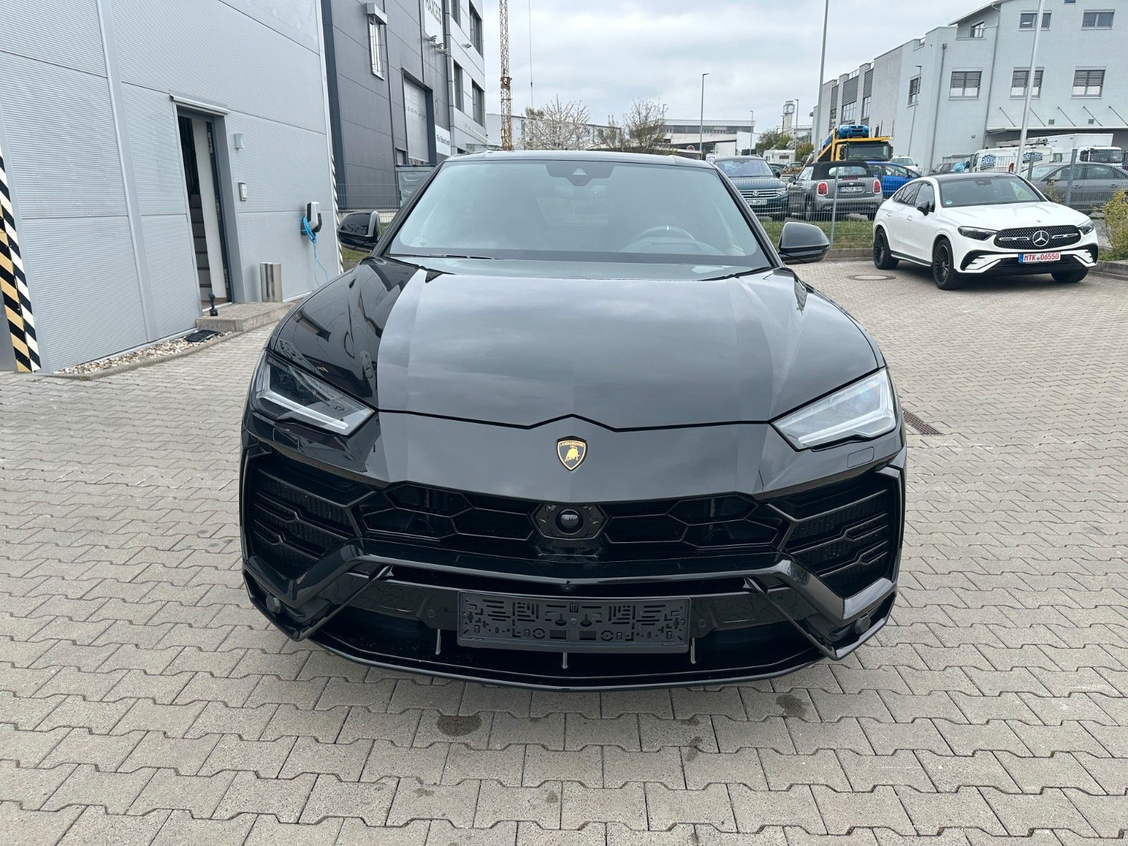 Lamborghini Urus 4.0 V8 - Samsaru's Car Outlet