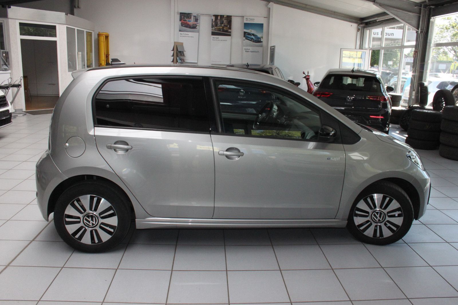 Volkswagen up! e-up! Style - Samsaru's Car Outlet