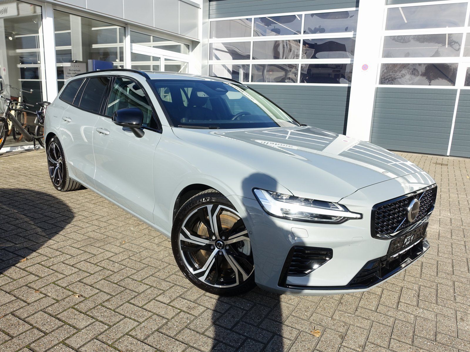 Volvo V60 Plus T6 AWD Plug-in Hybrid/AHK/Pano/360°/H&K