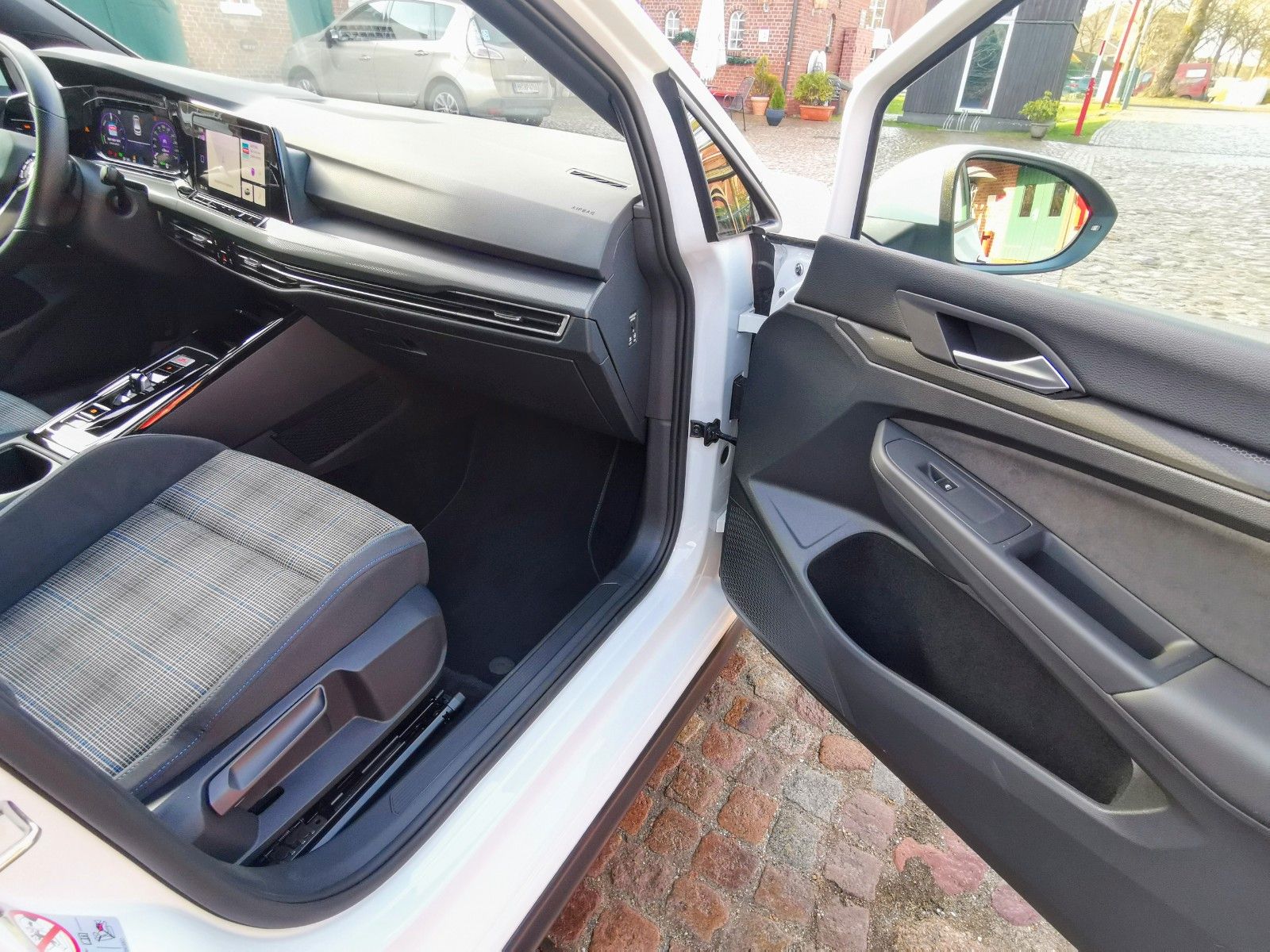 Volkswagen Golf VIII GTE Hybrid - Samsaru's Car Outlet