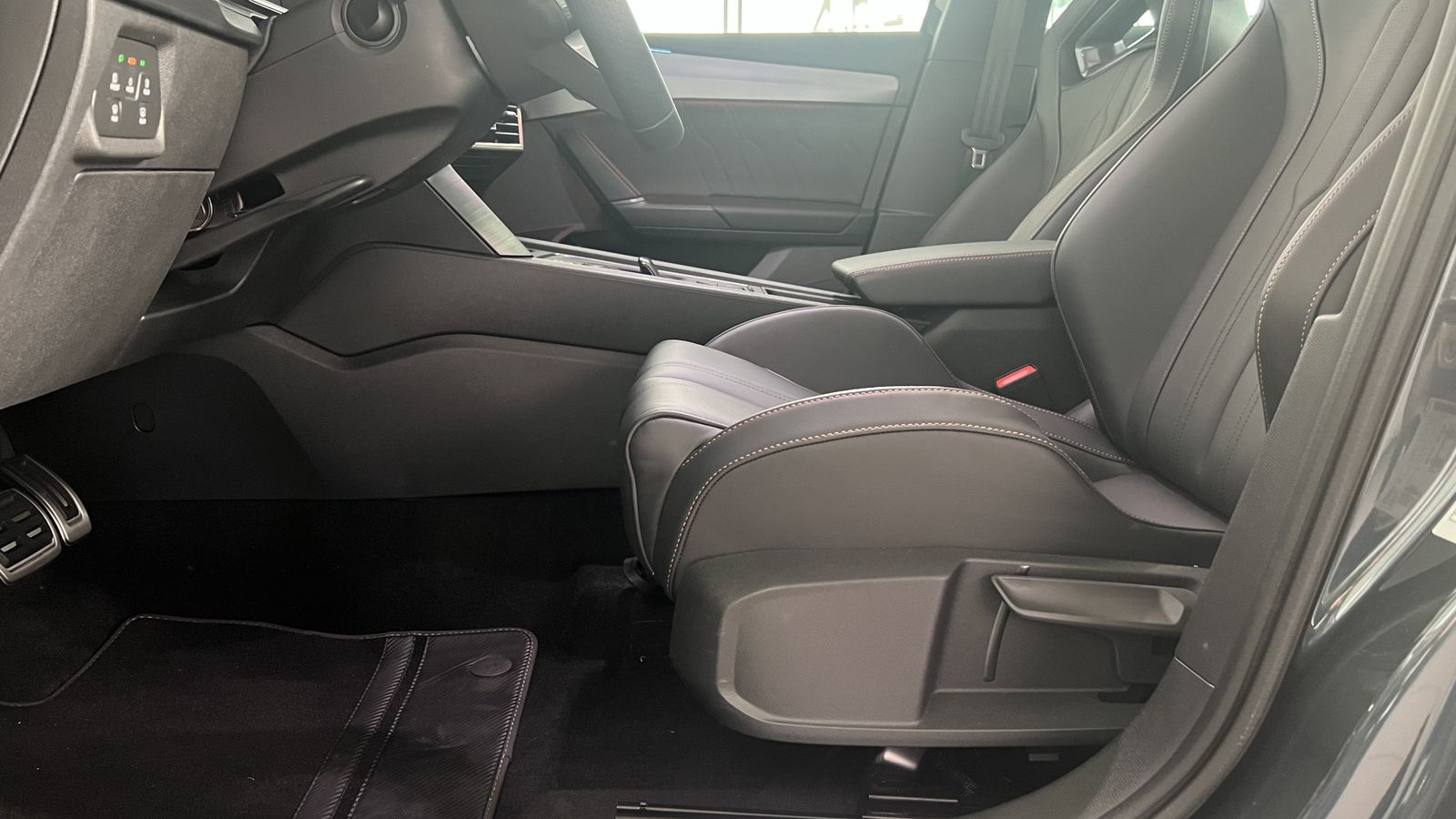 Cupra Leon Sportstourer VZ e-Hybrid - Samsaru's Car Outlet