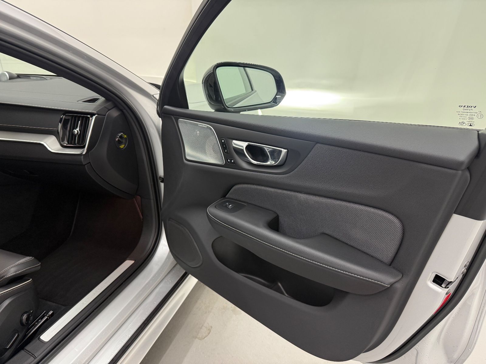 Volvo V60 Kombi Plus Dark Recharge Plug-In Hybrid AWD