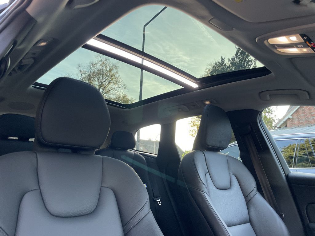 Volvo XC60 T6 Plus Dark Recharge Plug-In Hybrid AWD