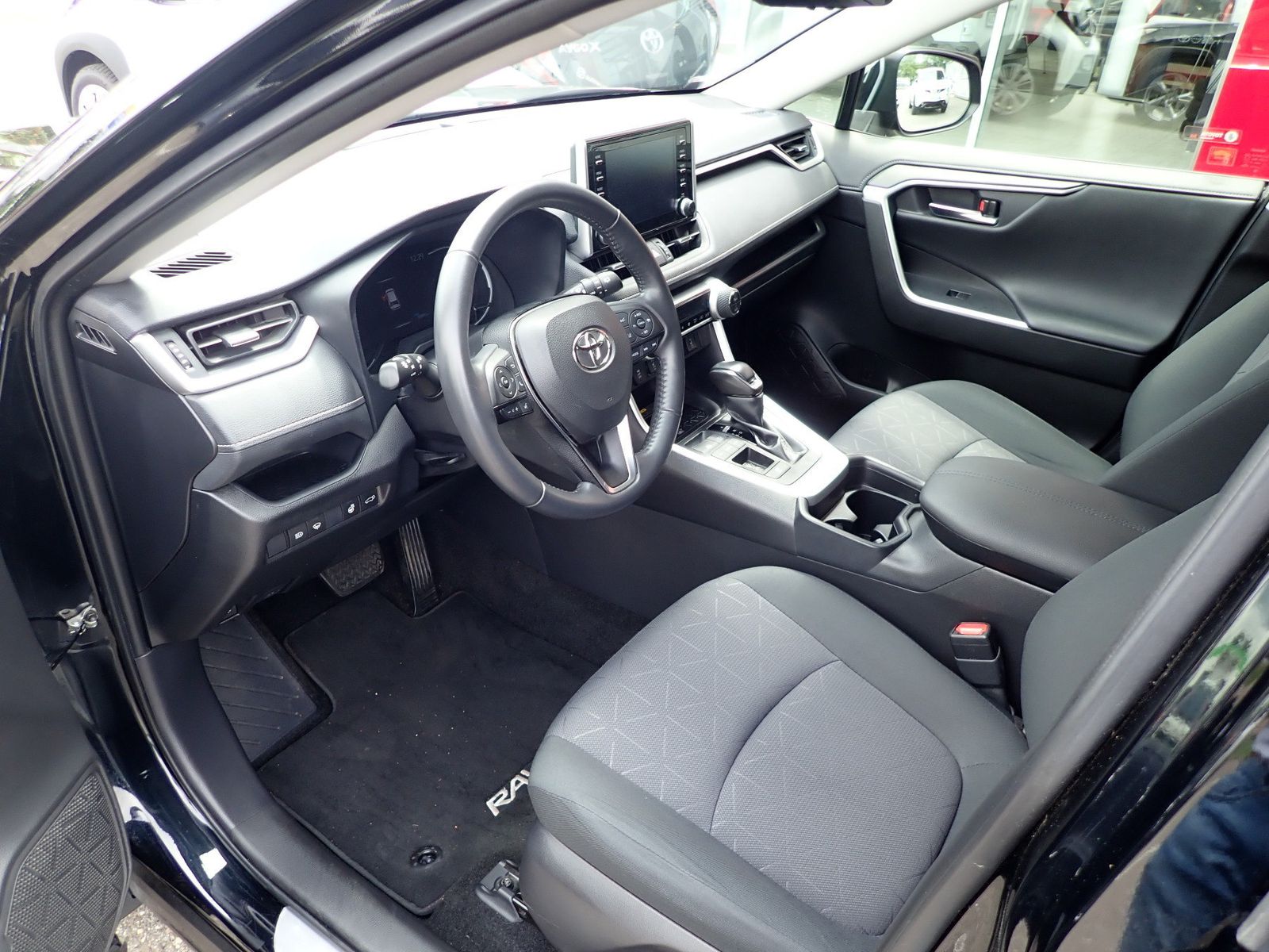 Toyota RAV 4 Hybrid - Samsaru's Car Outlet